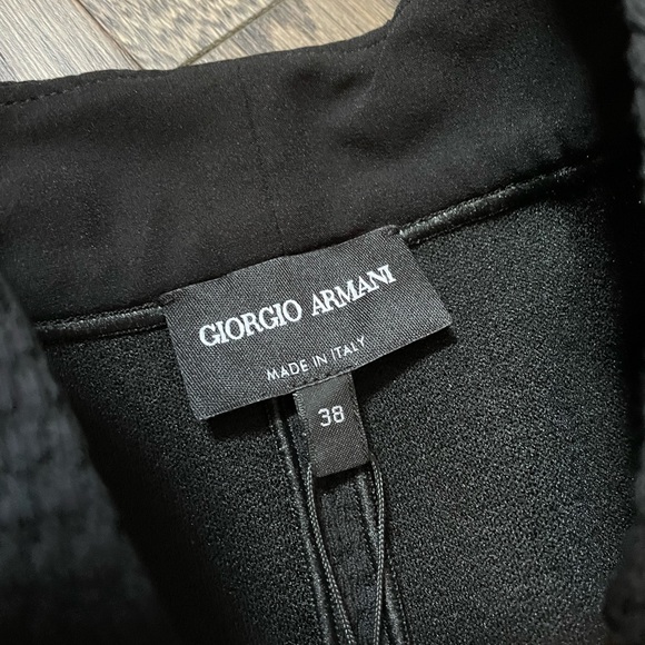 beautiful elegant Giorgio Armani blazer. Timeless and current style. - Picture 4 of 9
